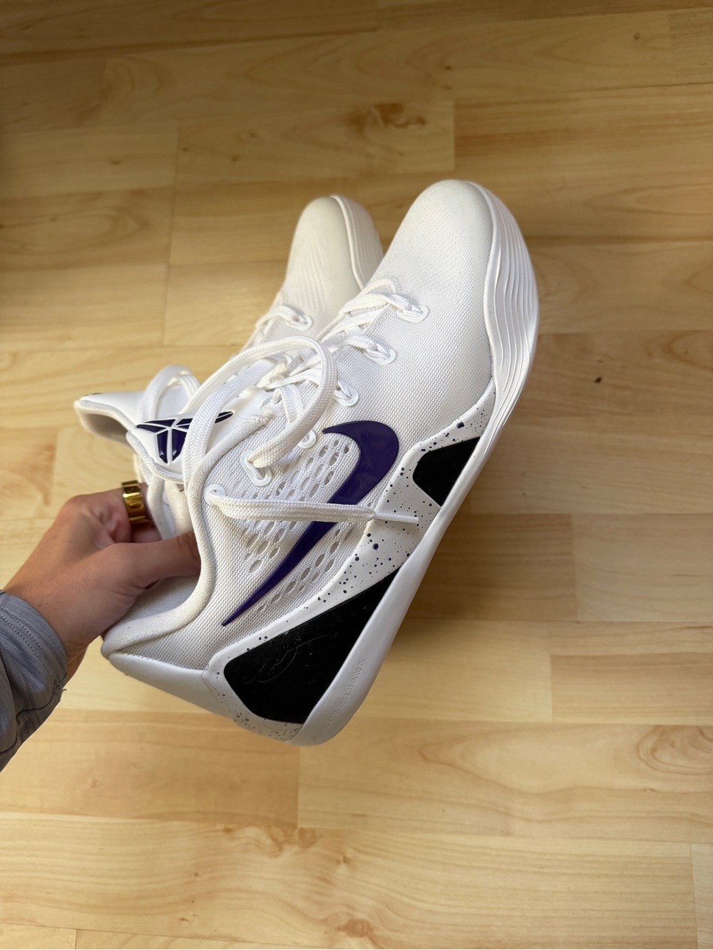Nike Men’s Kobe Basketball Low top shoes